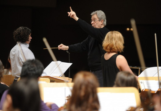 General rehearsal with the conductor Antoni Ros Marbà